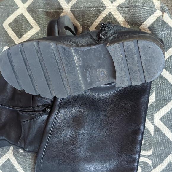 Black leather knee-high boot - Picture 6 of 15